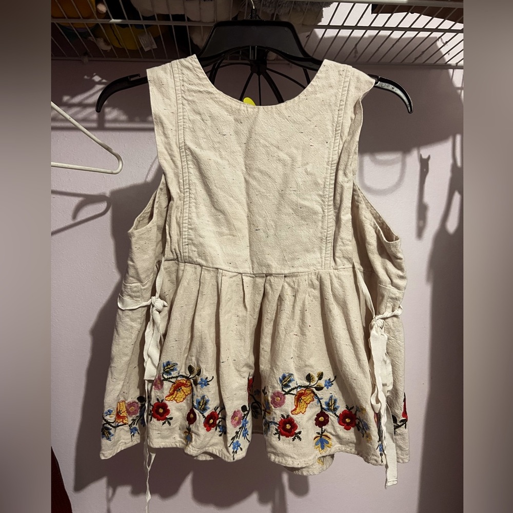Embroidery blouse - Picture 1 of 5